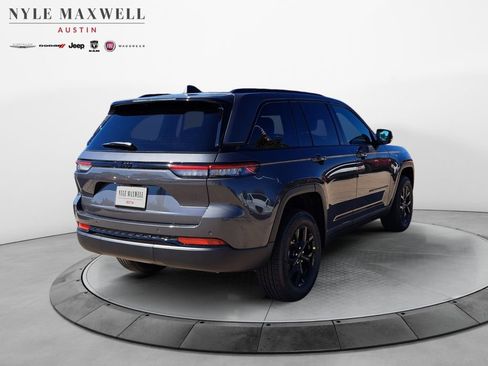 New 2025 Jeep Grand Cherokee Altitude image 16