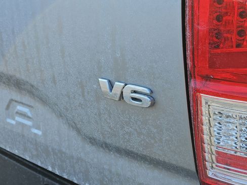 Used 2016 Toyota Tacoma TRD Sport w/ Towing Package image 9