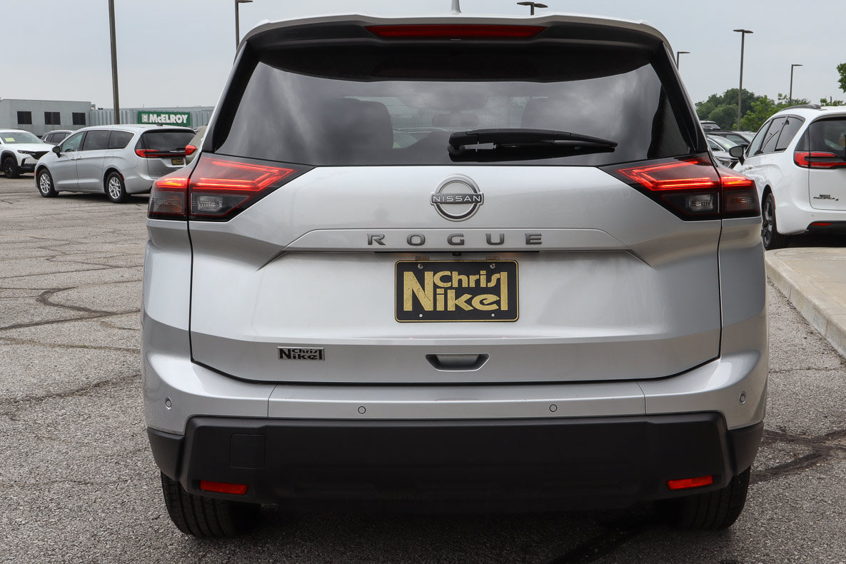 Used 2025 Nissan Rogue SV FWD image 5
