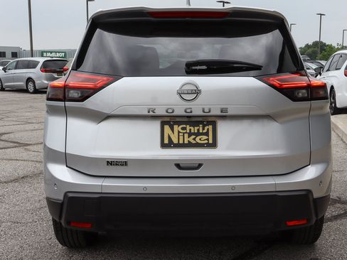 Used 2025 Nissan Rogue SV FWD image 5