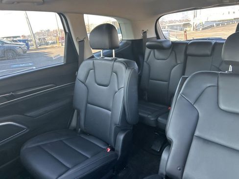Used 2025 Kia Telluride S image 9