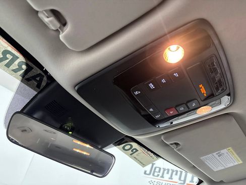 Used 2026 Kia Carnival FWD image 21