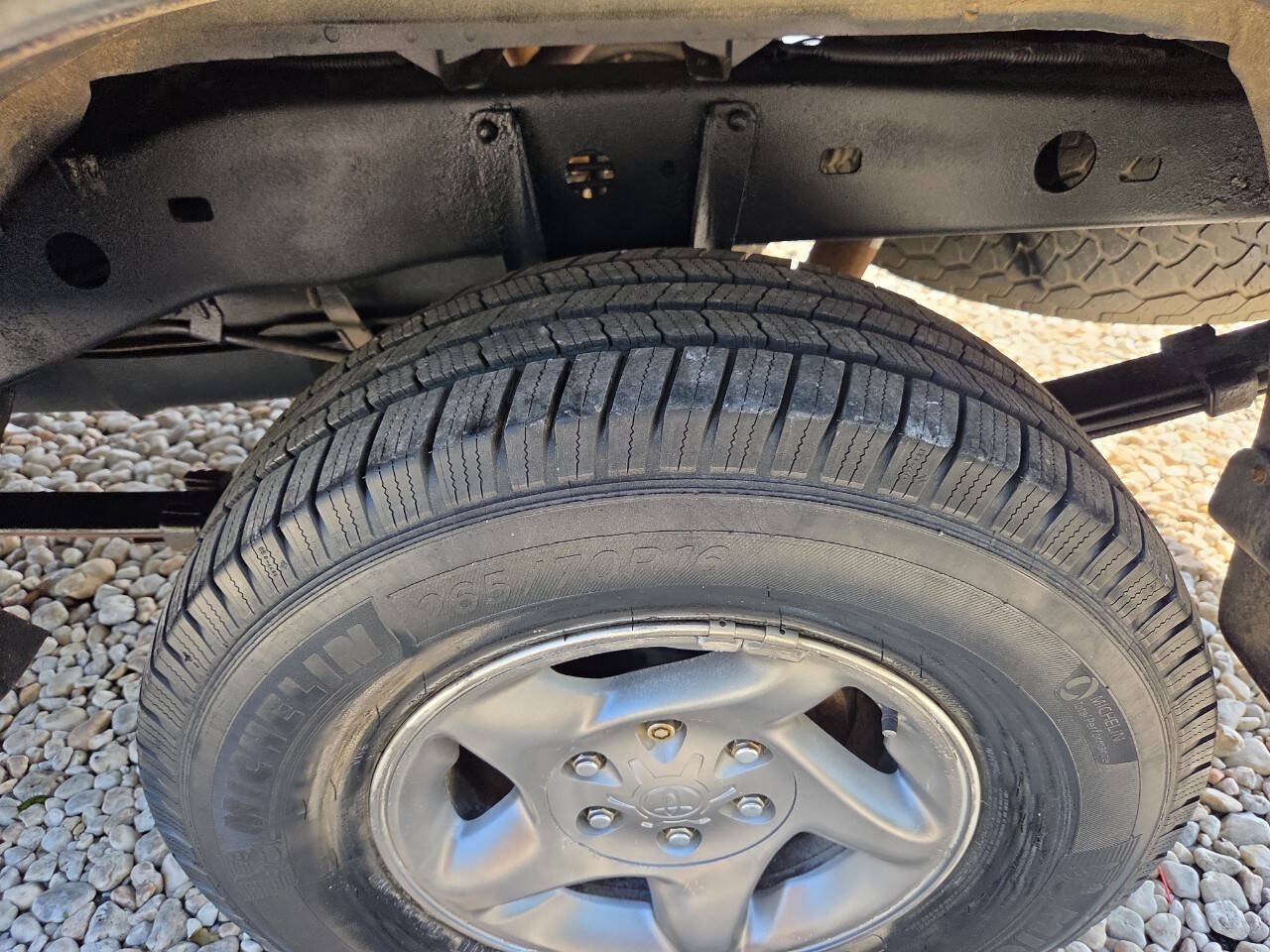 Used 2001 Toyota Tundra Limited w/ Off-Road Pkg AWD/4WD image 17