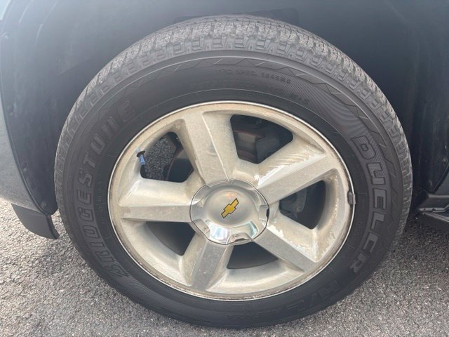 Used 2008 Chevrolet Tahoe LTZ w/ LTZ Preferred Equipment Group AWD/4WD image 3