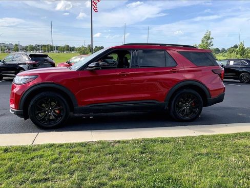 Used 2025 Ford Explorer ST-Line w/ Premium Package AWD/4WD image 12