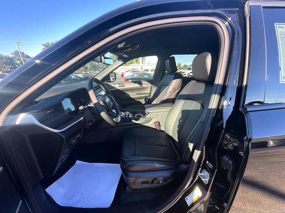 New 2027 Jeep Grand Cherokee Limited AWD/4WD image 15