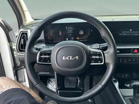 Used 2024 Kia Sorento S FWD image 11
