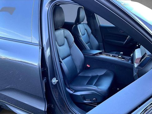 Certified 2024 Volvo XC60 B5 Plus w/ Climate Package image 29