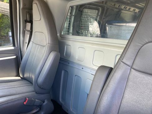 Used 2017 Chevrolet Express 2500 RWD image 16
