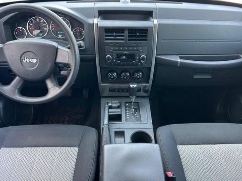 Used 2010 Jeep Liberty Sport w/ Popular Equipment Group AWD/4WD image 17