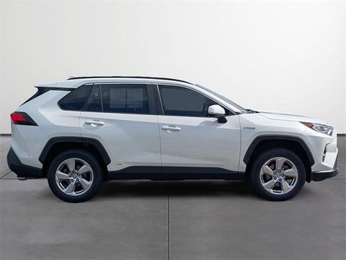 Certified 2021 Toyota RAV4 XLE Premium image 6