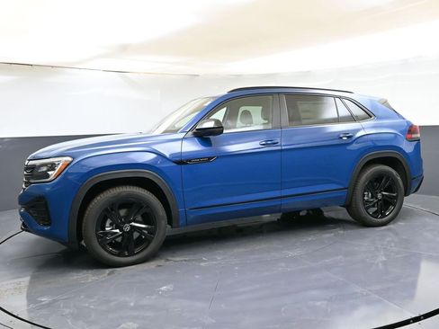 Used 2025 Volkswagen Atlas Cross Sport SEL R-Line image 2