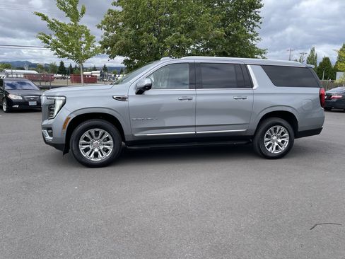 Used 2025 GMC Yukon XL Denali AWD/4WD image 2
