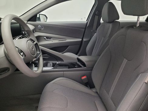 Used 2022 Hyundai Elantra SE FWD image 17