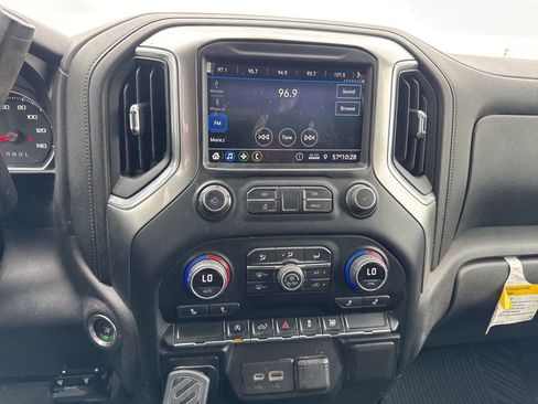 Used 2021 Chevrolet Silverado 1500 LT AWD/4WD image 17