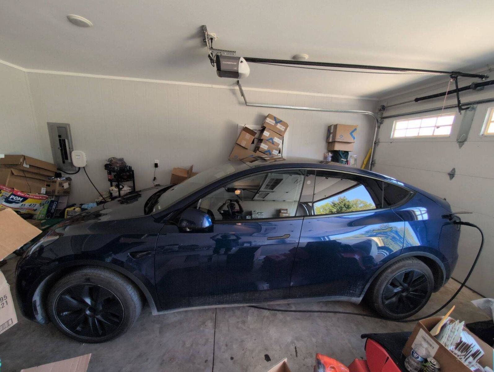 Used 2025 Tesla Model Y Long Range RWD image 2