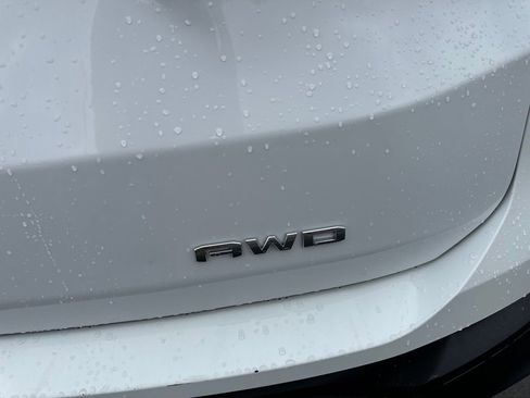 Used 2023 GMC Terrain SLE w/ Driver Convenience Package image 9