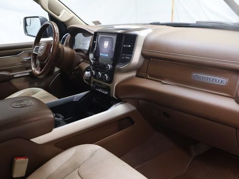 Used 2019 RAM 1500 Laramie AWD/4WD image 10