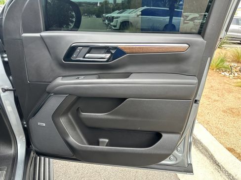 Used 2025 Chevrolet Tahoe High Country AWD/4WD image 37