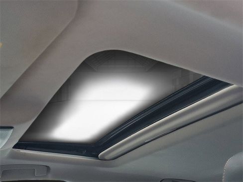 Used 2021 Nissan Altima 2.5 SR w/ SR Premium Package image 9