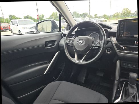 Used 2022 Toyota Corolla Cross LE AWD/4WD image 15