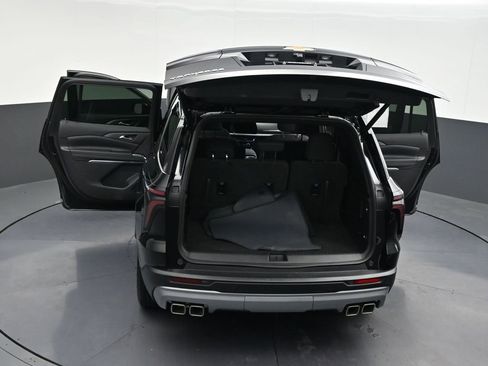 Used 2025 Chevrolet Traverse LT FWD image 38