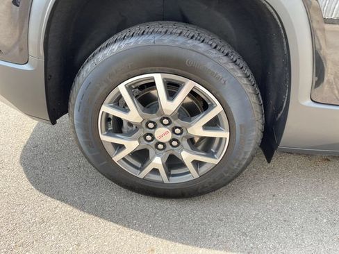 Used 2023 GMC Acadia SLE FWD image 42