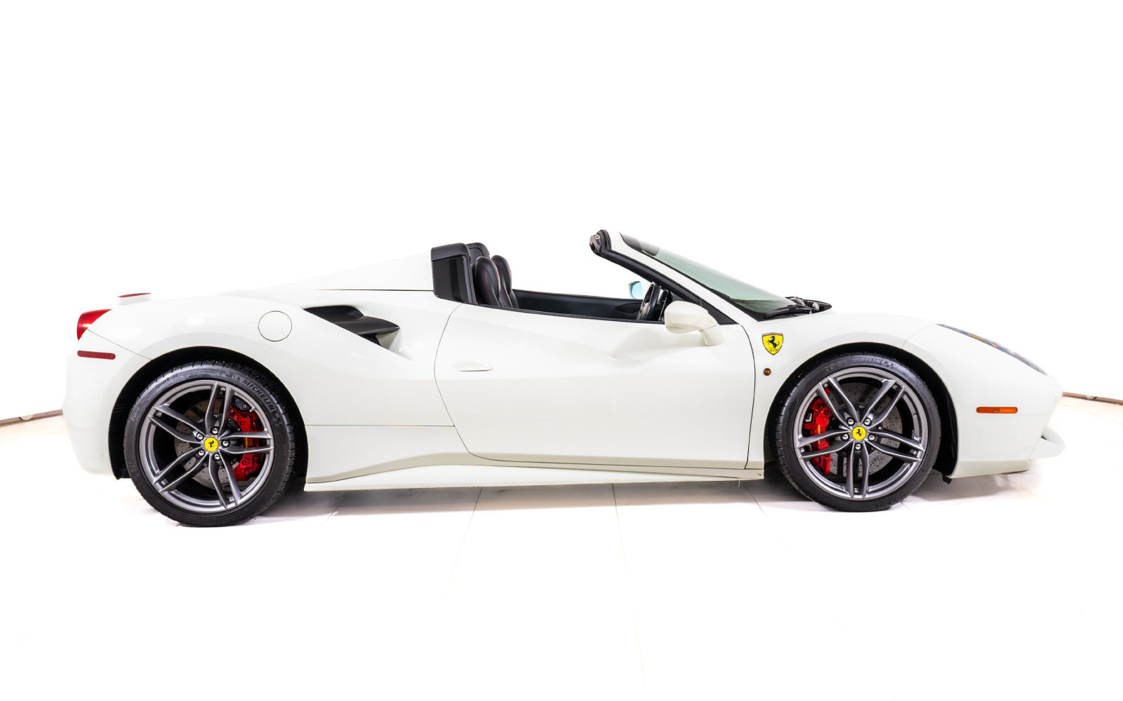 Used 2017 Ferrari 488 Spider RWD image 8
