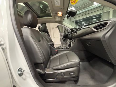 Used 2022 Buick Encore GX Essence w/ Experience Buick Package image 43