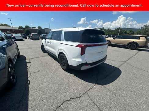 Certified 2025 Kia Carnival FWD image 9