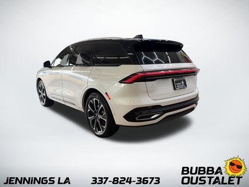 Used 2025 Lincoln Nautilus Reserve image 3