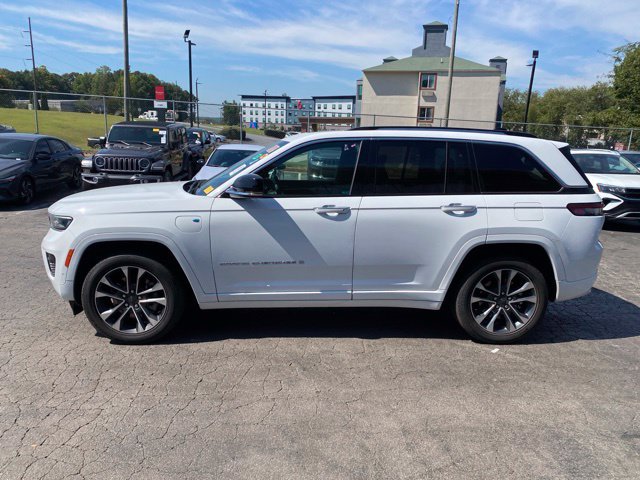 Used 2023 Jeep Grand Cherokee Overland w/ Advanced Protech Group III AWD/4WD image 8