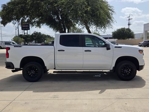 Certified 2025 Chevrolet Silverado 1500 Custom Trail Boss w/ Dark Appearance Package AWD/4WD image 8