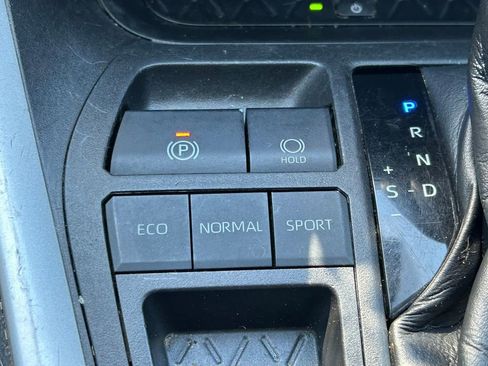 Used 2021 Toyota RAV4 XLE Premium FWD image 27