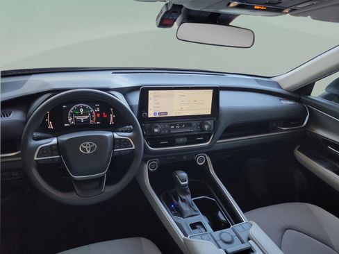 Certified 2025 Toyota Grand Highlander FWD image 19