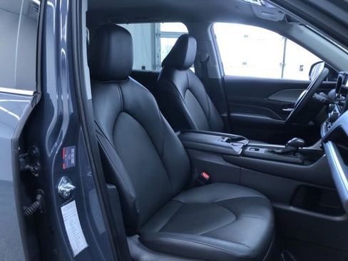 Used 2025 Toyota Grand Highlander AWD image 24