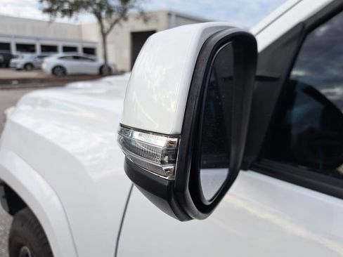 Used 2019 Toyota Tacoma TRD Sport image 3