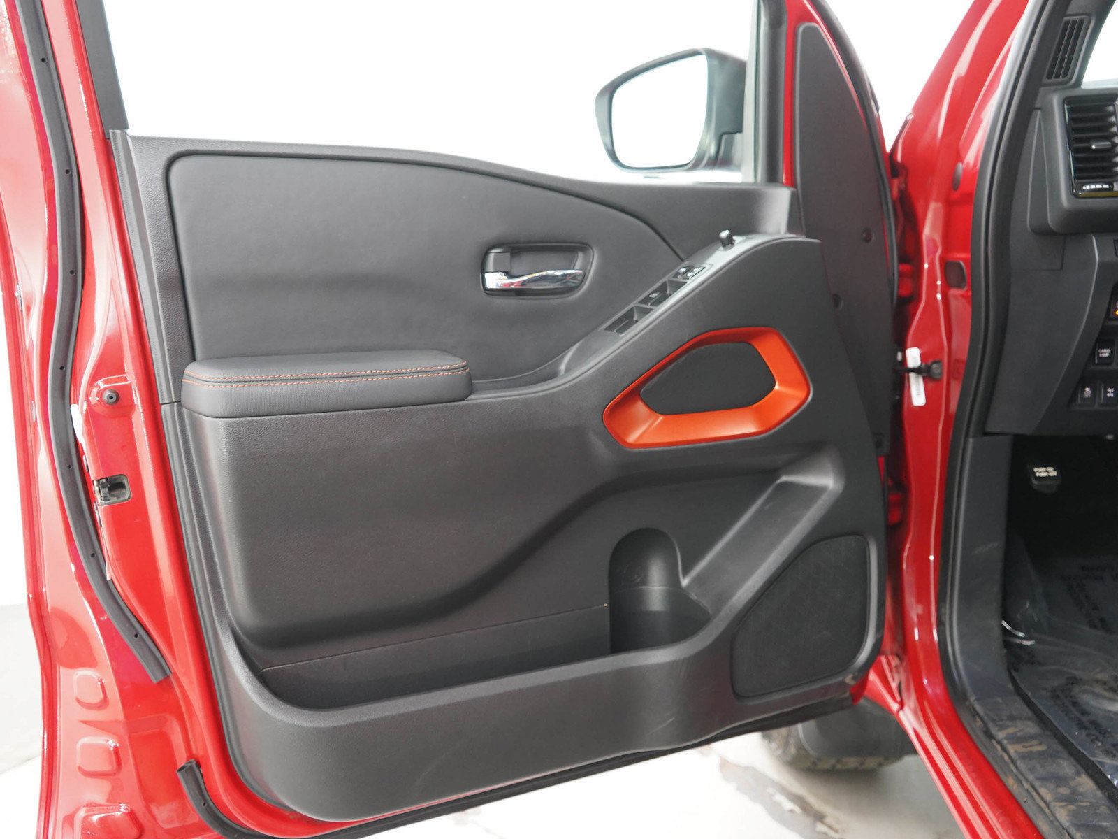 Used 2022 Nissan Frontier PRO-4X AWD/4WD image 17