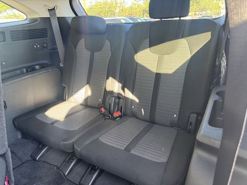 Used 2025 Kia Sorento LX image 10