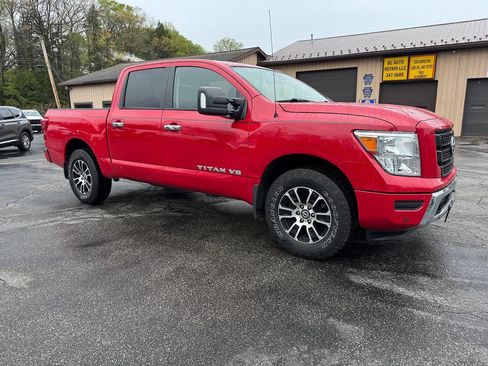 Used 2021 Nissan Titan SV w/ SV Convenience Package AWD/4WD image 2