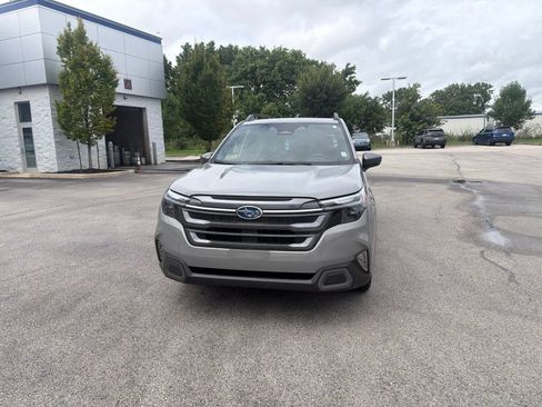 Used 2025 Subaru Forester Limited AWD/4WD image 6