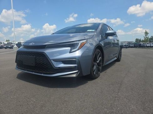 Used 2024 Toyota Corolla SE FWD image 2
