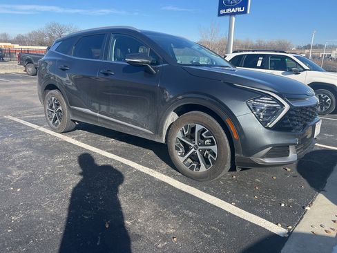 Used 2024 Kia Sportage EX image 2