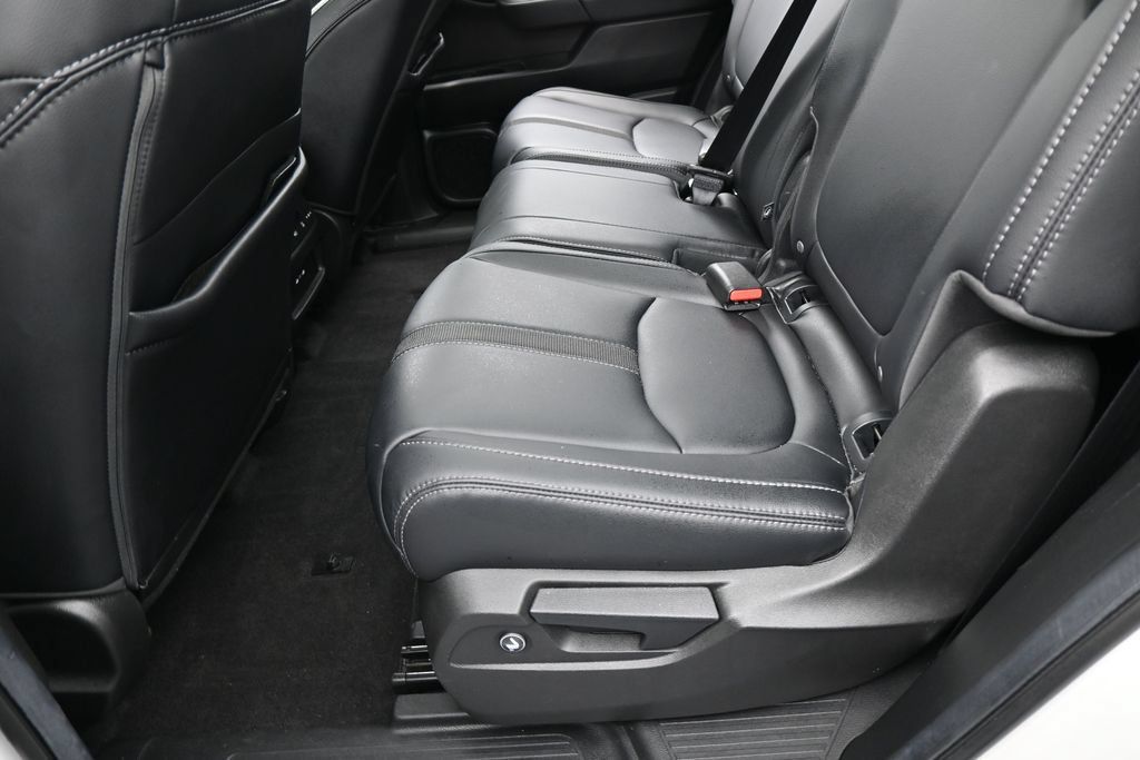 Used 2025 Honda Pilot Touring image 36