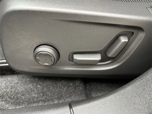 Certified 2023 Volvo XC40 Recharge Ultimate w/ Protection Package Premier image 12