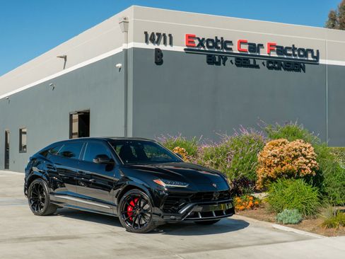 Used 2020 Lamborghini Urus image 1
