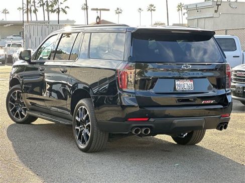 Used 2025 Chevrolet Suburban RST image 6