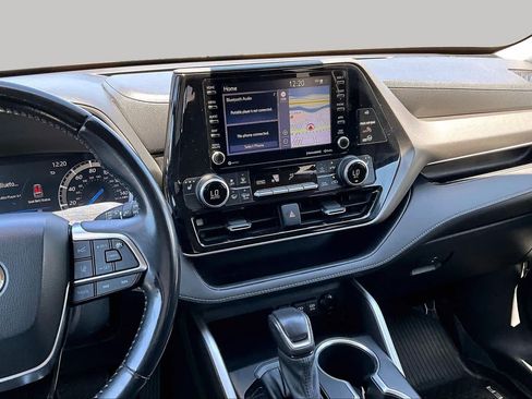 Certified 2021 Toyota Highlander XLE AWD/4WD image 6