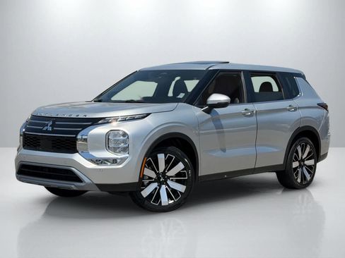 Used 2025 Mitsubishi Outlander SE FWD image 1