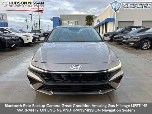 Used 2025 Hyundai Elantra Limited FWD image 1